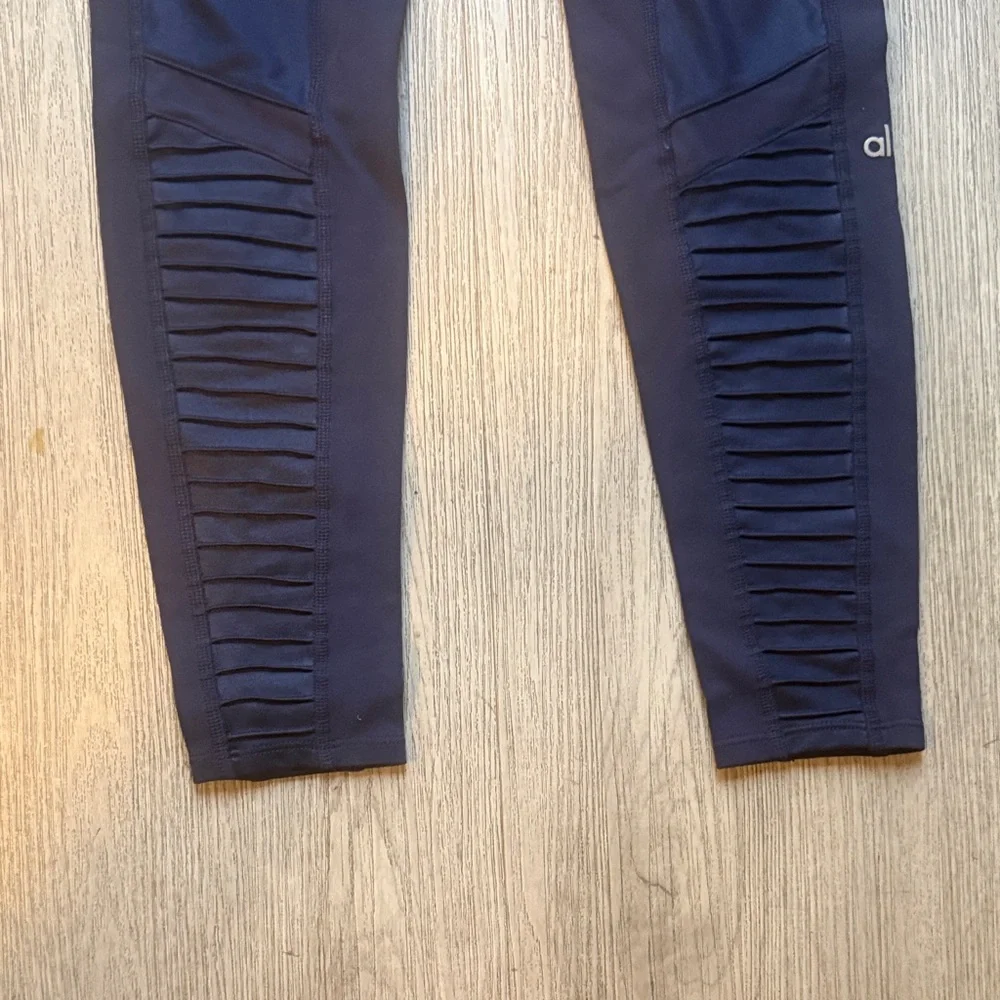 Alo Yoga Navy High-Waisted Leggings with Mesh Panels